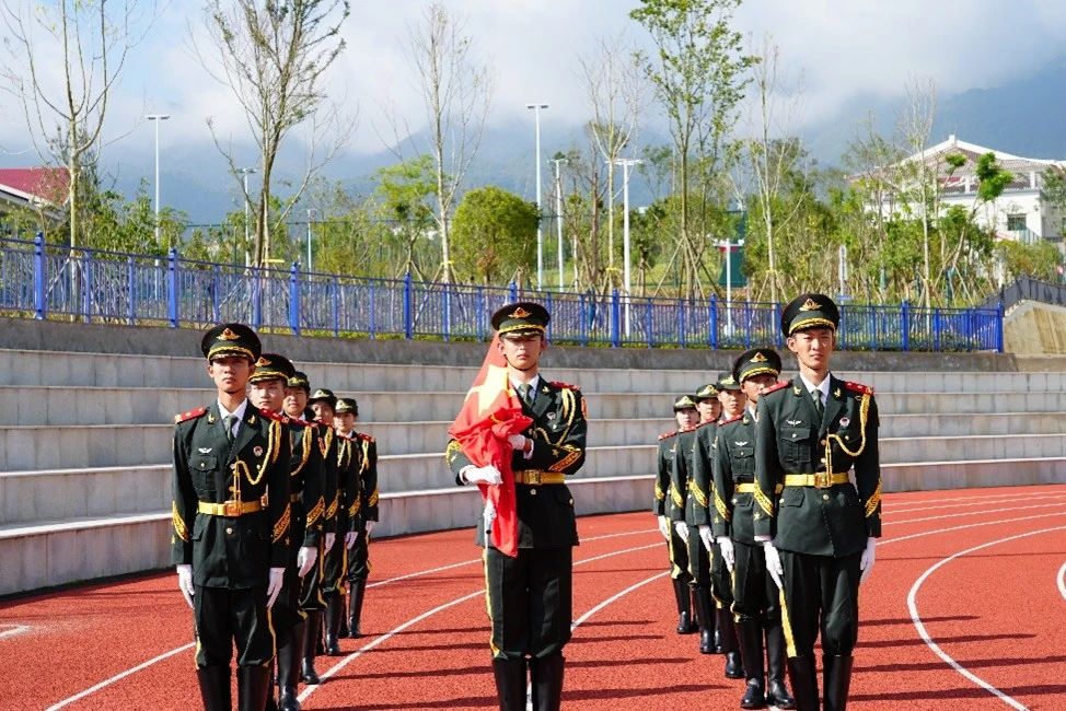 澳门十大信誉好的平台举行周一升旗仪式